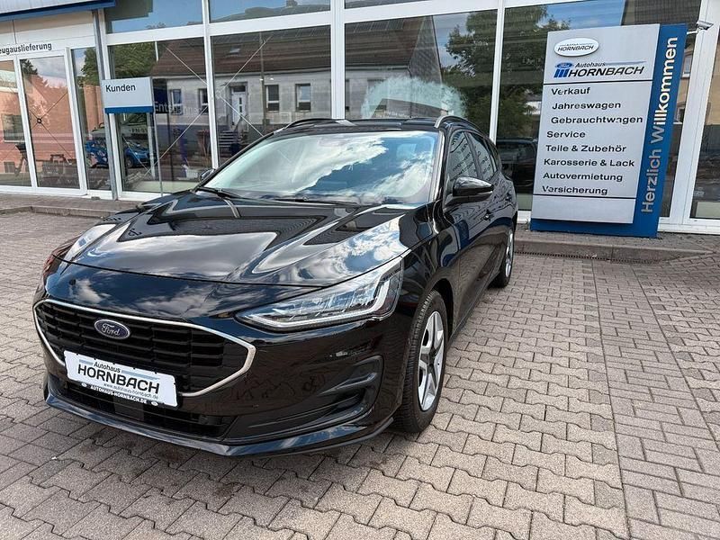 Schwarz Gebraucht 2022 Ford Focus Cool & Connect Limousine | 19.590 € (Fairer Preis) - Bild 1/4