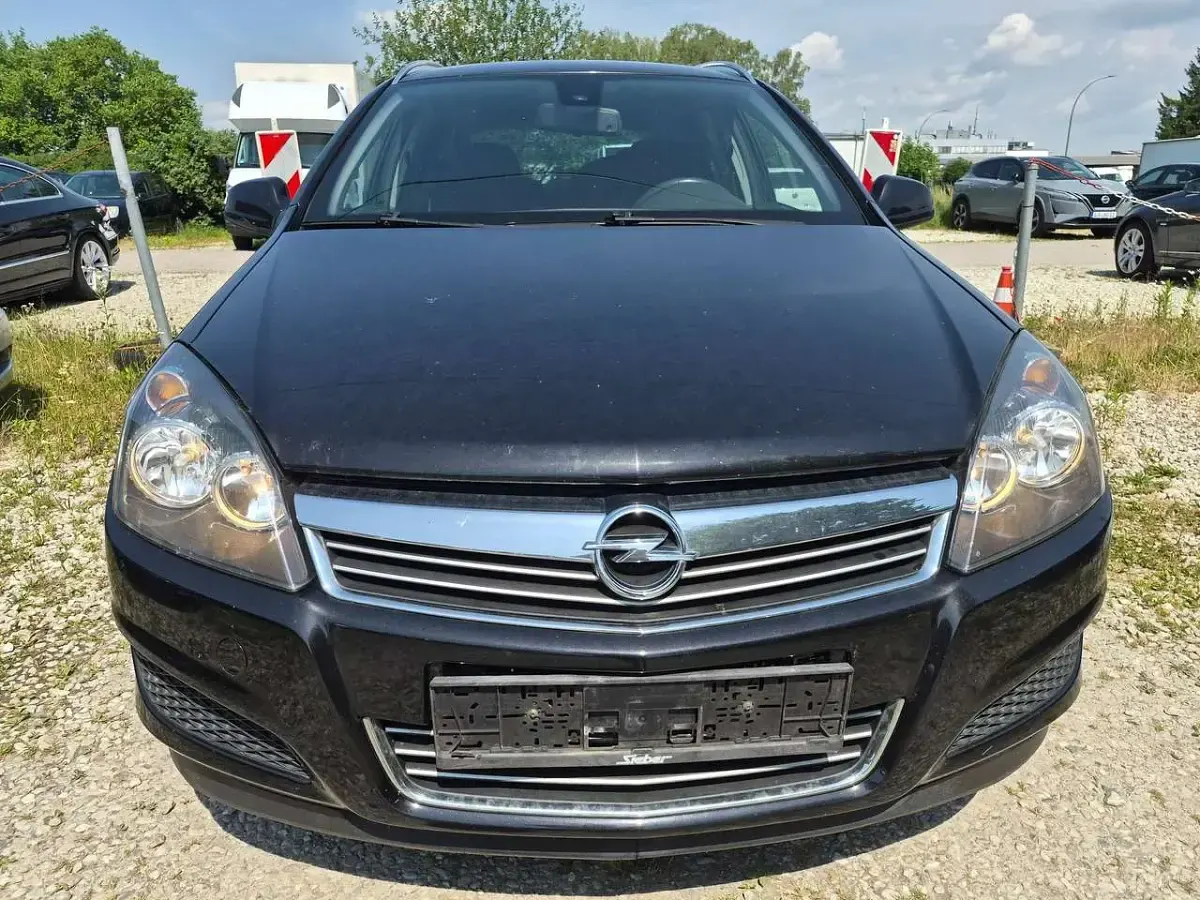 Gebraucht Opel Astra Edition 110 PS (80 kW) 2010 Saphirschwarz mineraleffekt Kombi