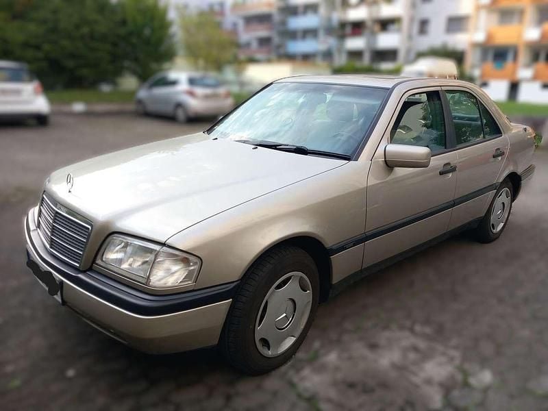 Gebraucht Mercedes C180 Elegance 122 PS (89 kW) 1997 Gold Limousine