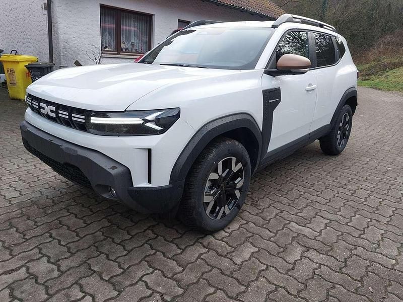 Neu Dacia Duster Extreme 131 PS (96 kW) 2025 Arktisweiss zedergrün u. a. SUV