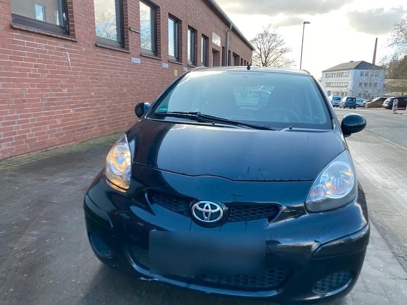 Gebraucht Toyota Aygo 68 PS (50 kW) 2009 Schwarz Kleinwagen