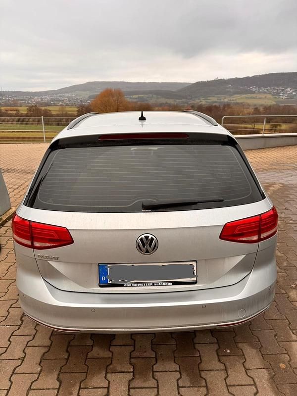 Gebraucht VW Passat 150 PS (110 kW) 2019 Silber Kombi
