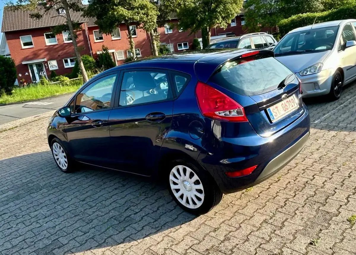 Gebraucht Ford Fiesta Trend 82 PS (60 kW) 2012 Blau Limousine