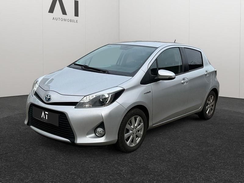 Silber Gebraucht 2012 Toyota Yaris Hybrid Life Kleinwagen | 8.990 € (Fairer Preis) - Bild 1/4