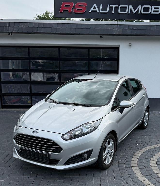 Silber Gebraucht 2013 Ford Fiesta Trend Kleinwagen | 6.480 € (Fairer Preis) - Bild 1/4