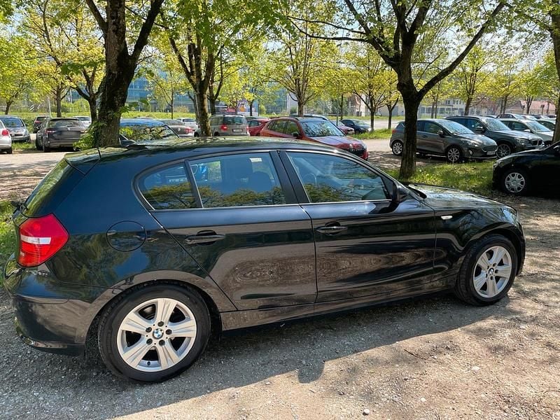 Second-hand BMW 116 116 CP (85 kW) 2009 Negru Hatchback