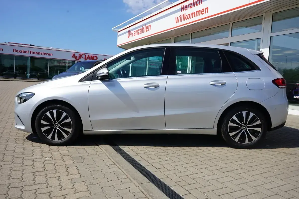 Gebraucht Mercedes B250e Style 218 PS (160 kW) 2022 Silber Kleinwagen
