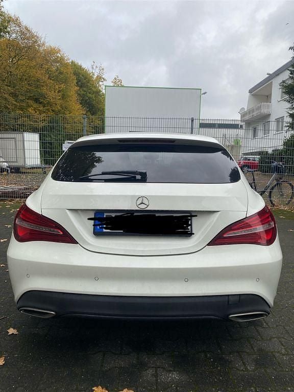 Weiß Gebraucht 2017 Mercedes CLA200 Shooting Brake Kombi | 13.490 € (Fairer Preis) - Bild 1/4