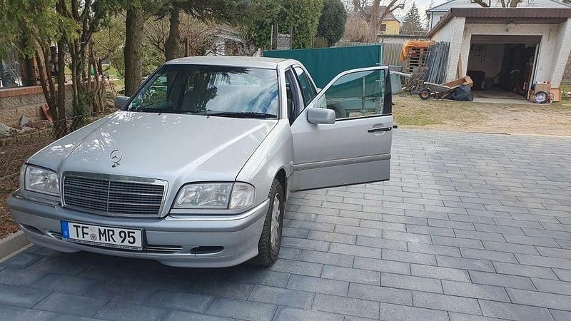 Gebraucht Mercedes C240 Elegance 170 PS (125 kW) 2000 Silber Limousine