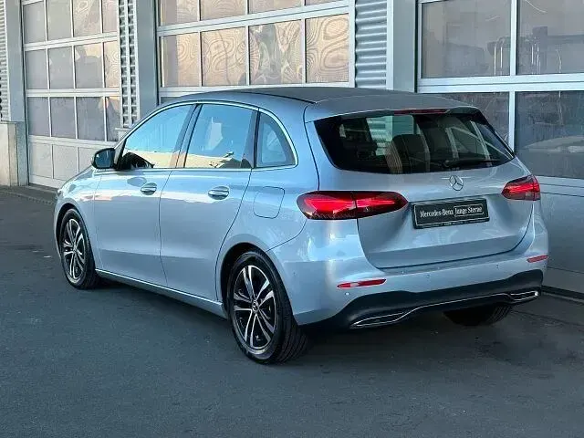 Gebraucht Mercedes B200 163 PS (119 kW) 2025 Lack hightechsilber Kleinwagen