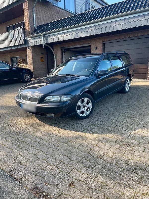 Second-hand Volvo V70 140 CP (102 kW) 2003 Albastru Break