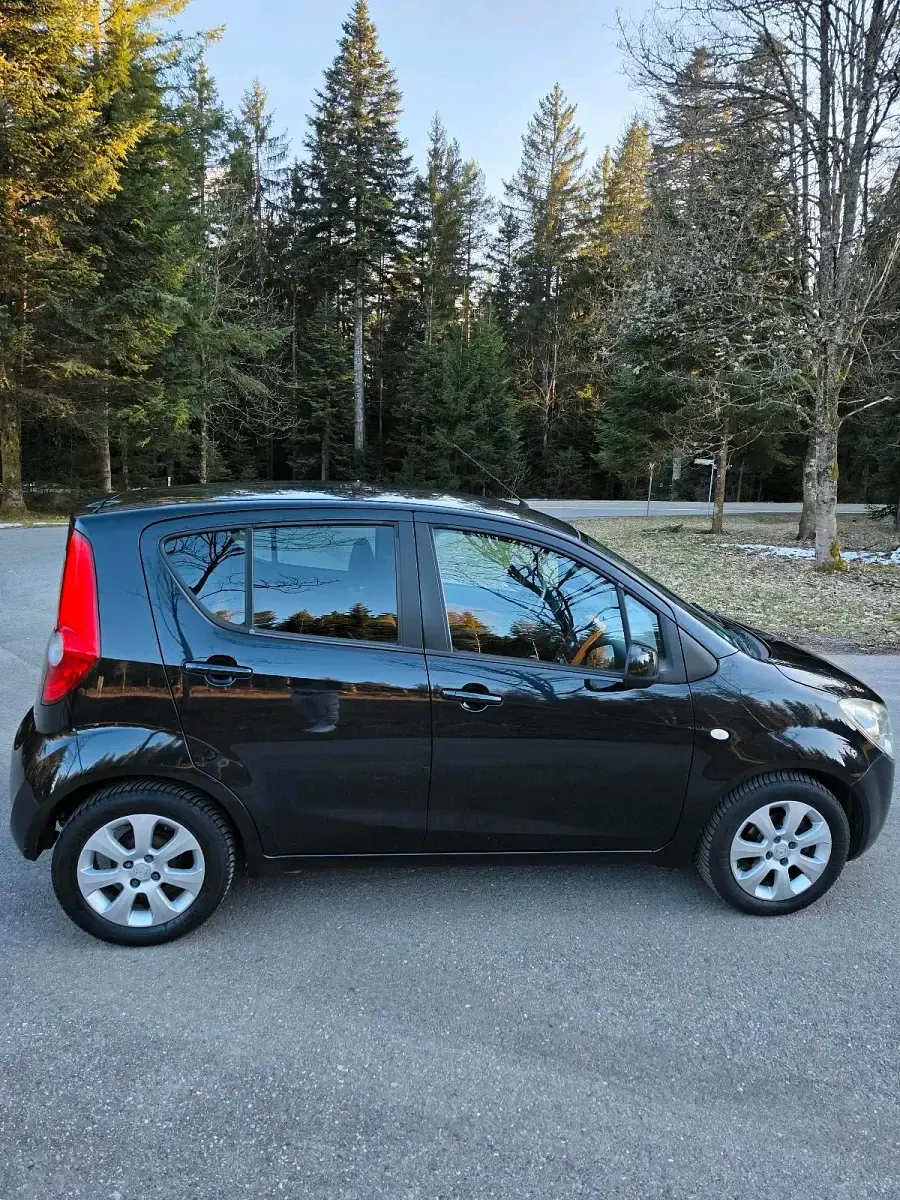 Second-hand Opel Agila 65 CP (47 kW) 2009 Negru Hatchback