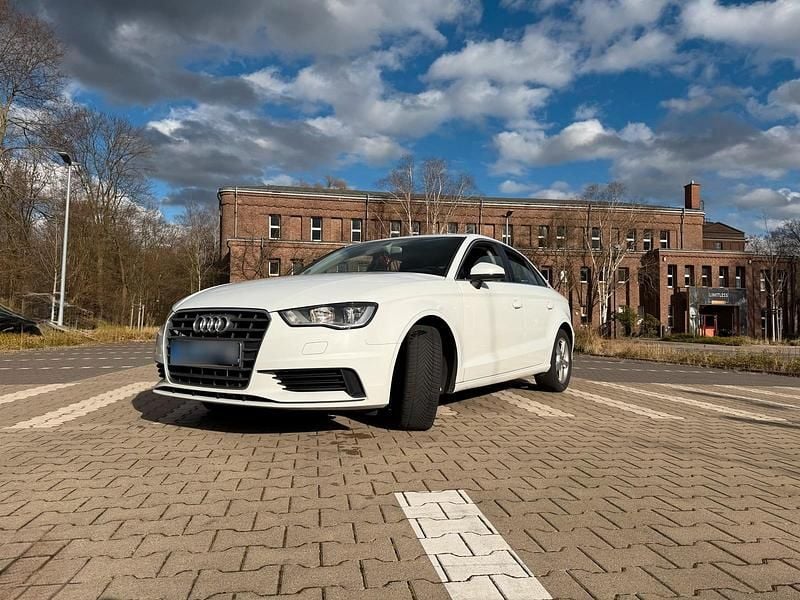 Gebraucht Audi A3 110 PS (80 kW) 2015 Weiß Limousine