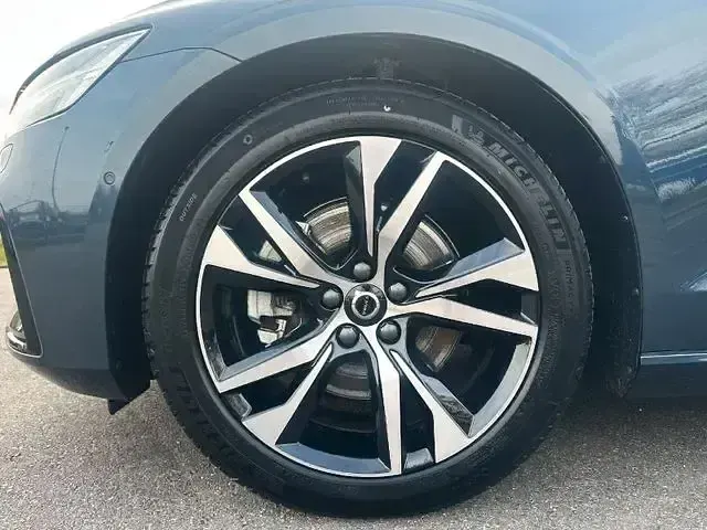 Gebraucht Volvo V60 Plus 197 PS (144 kW) 2025 Denim blue Kombi