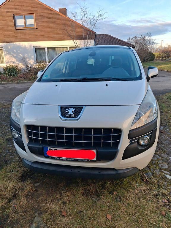 Weiß Gebraucht 2010 Peugeot 3008 Premium Limousine | 5.000 € (Fairer Preis) - Bild 1/4