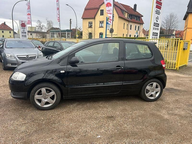Gebraucht VW Fox Style 60 PS (44 kW) 2011 Schwarz Kleinwagen