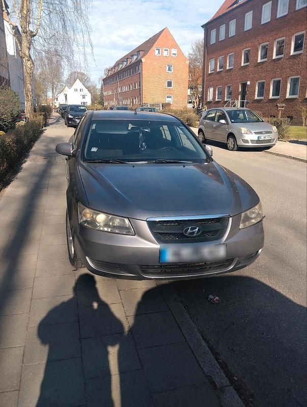 Gebraucht Hyundai Sonata 140 PS (102 kW) 2007 Grau Limousine