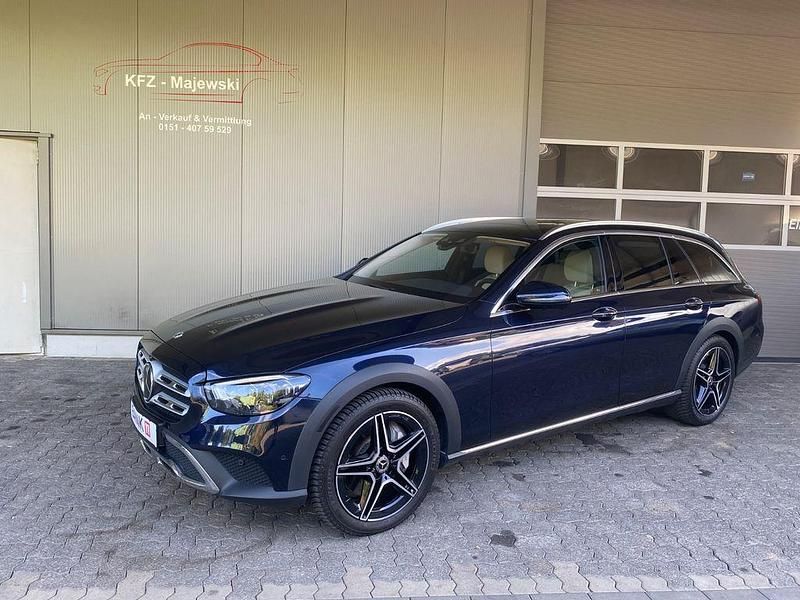 Gebraucht Mercedes E450 367 PS (269 kW) 2022 Blau Kombi