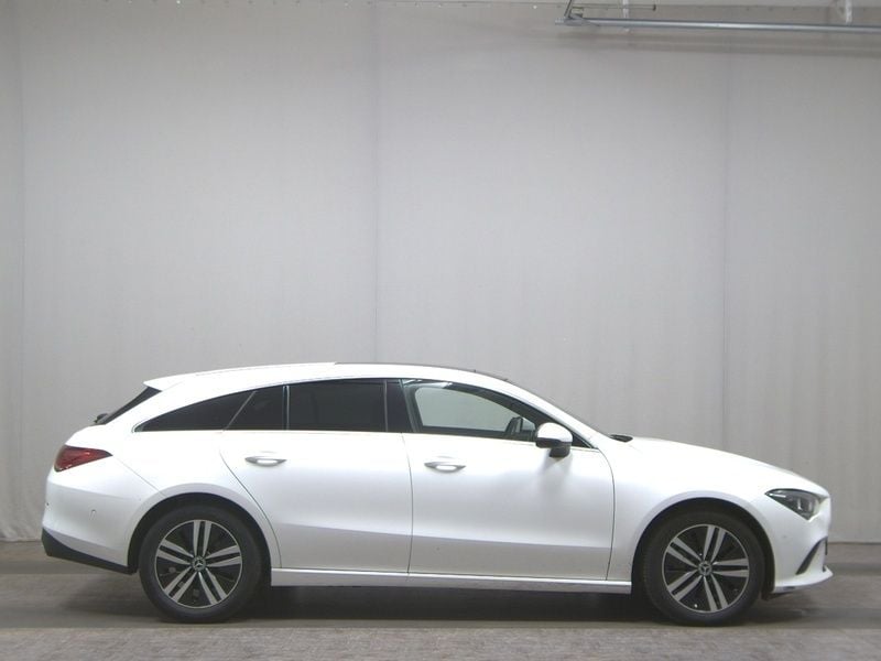 Weiss Gebraucht 2021 Mercedes CLA200 Shooting Brake Progressive Kombi | 23.280 € (Superpreis) - Bild 1/4