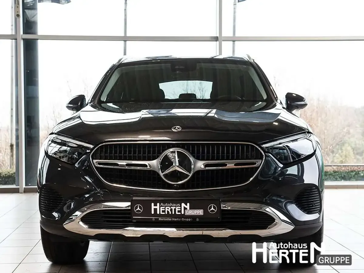 Gebraucht Mercedes GLC300 204 PS (150 kW) 2024 Grau SUV