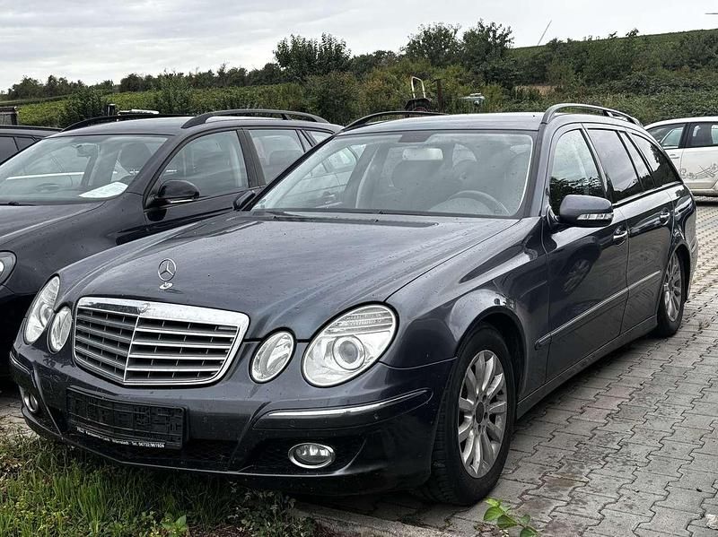 Gebraucht Mercedes E220 170 PS (125 kW) 2008 Grau Kombi