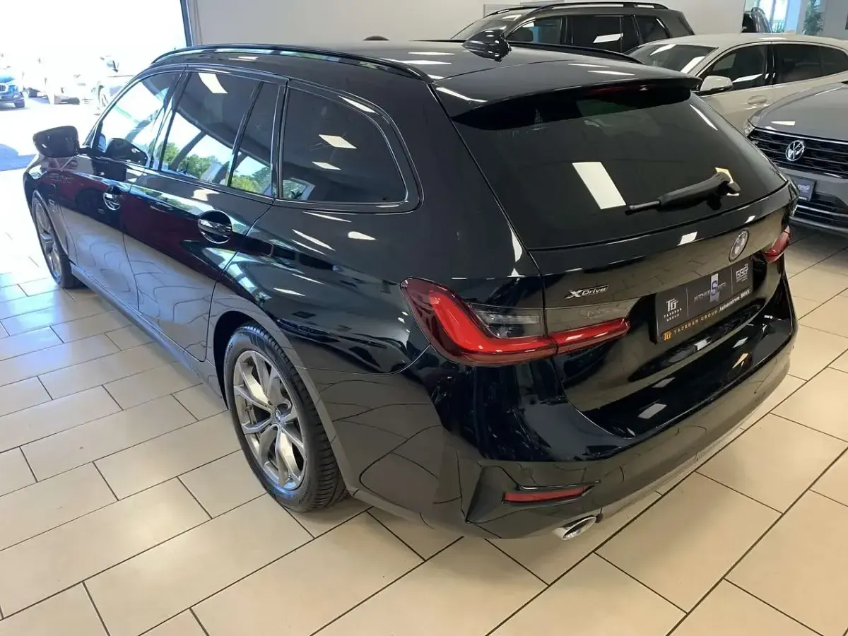 Gebraucht BMW 320e M Sport 204 PS (150 kW) 2022 Schwarz Kombi