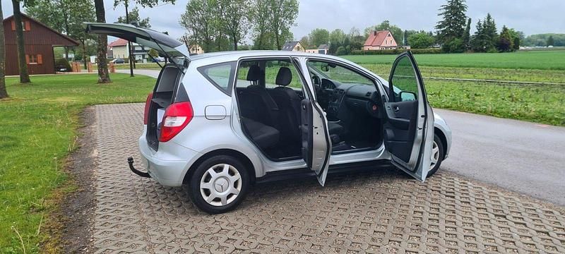 Grau Gebraucht 2011 Mercedes A160 Elegance Van / Kleinbus | 3.300 € (Superpreis) - Bild 1/4
