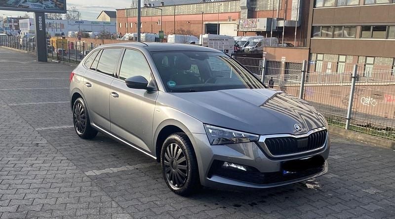 Grau Gebraucht 2022 Skoda Scala Ambition Kleinwagen | 19.700 € (Superpreis) - Bild 1/4