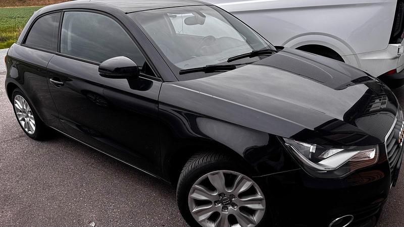 Second-hand Audi A1 86 CP (63 kW) 2011 Negru Hatchback