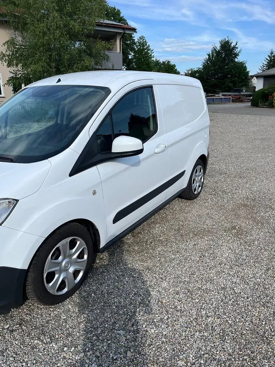 Gebraucht Ford Courier 75 PS (55 kW) 2016 Weiß Van / Kleinbus
