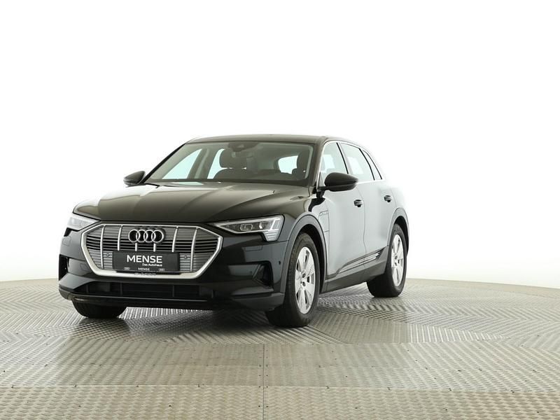 Gebraucht Audi e-tron Basis 230 kW (313 PS) 2022 Brilliantschwarz SUV