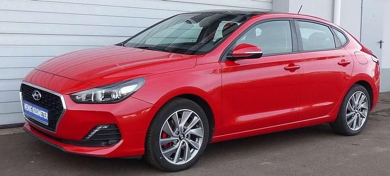 Gebraucht Hyundai i30 Style 140 PS (102 kW) 2019 Rot Coupé