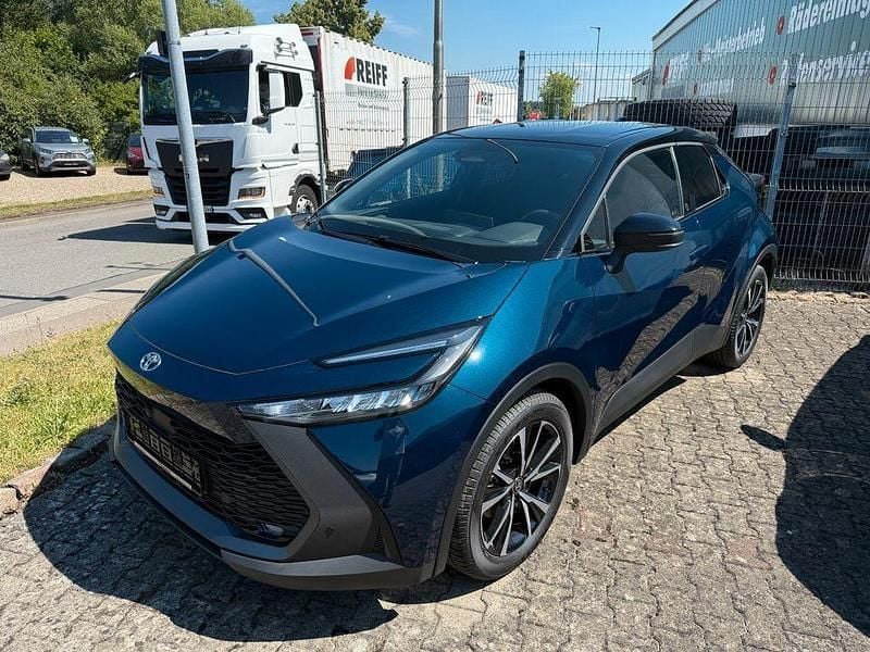 Blau Neu 2025 Toyota C-HR Team SUV | 33.900 € (Superpreis) - Bild 1/4