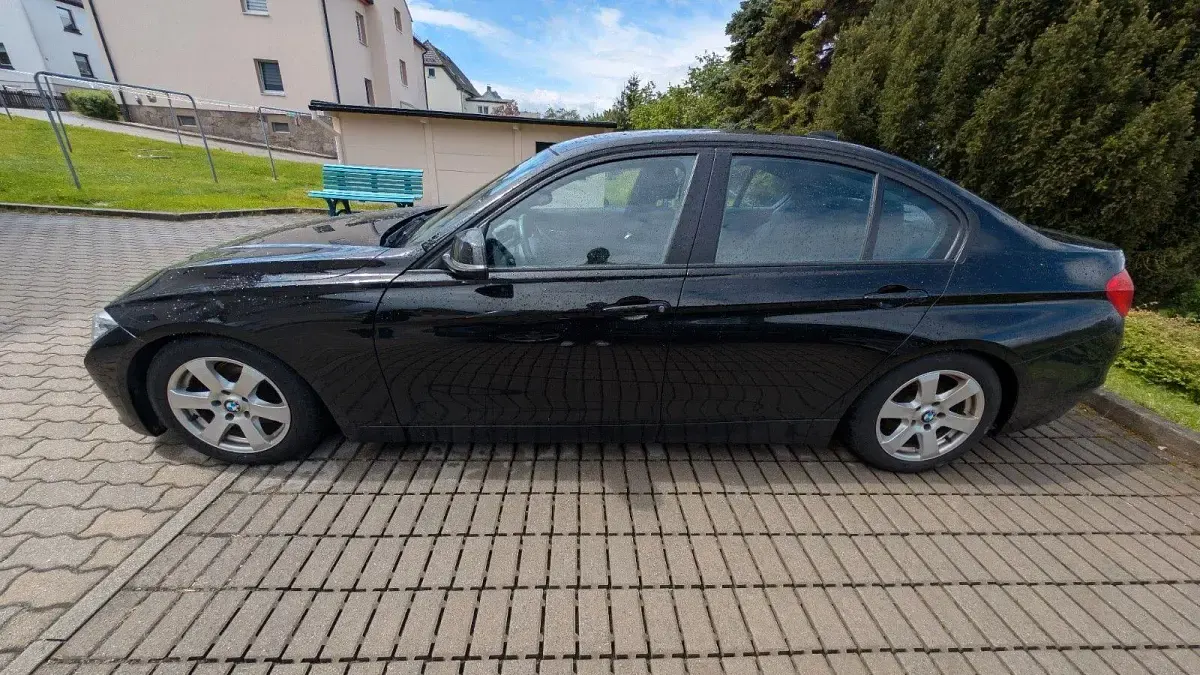 Gebraucht BMW 320 Performance 184 PS (135 kW) 2012 Schwarz Limousine