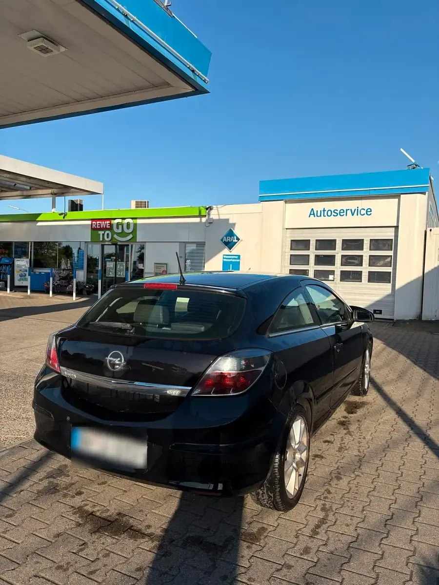 Gebraucht Opel Astra 110 PS (80 kW) 2009 Schwarz Coupé