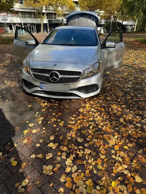 Silber Gebraucht 2017 Mercedes A180 Style Limousine | 13.000 € (Guter Preis) - Bild 1/4