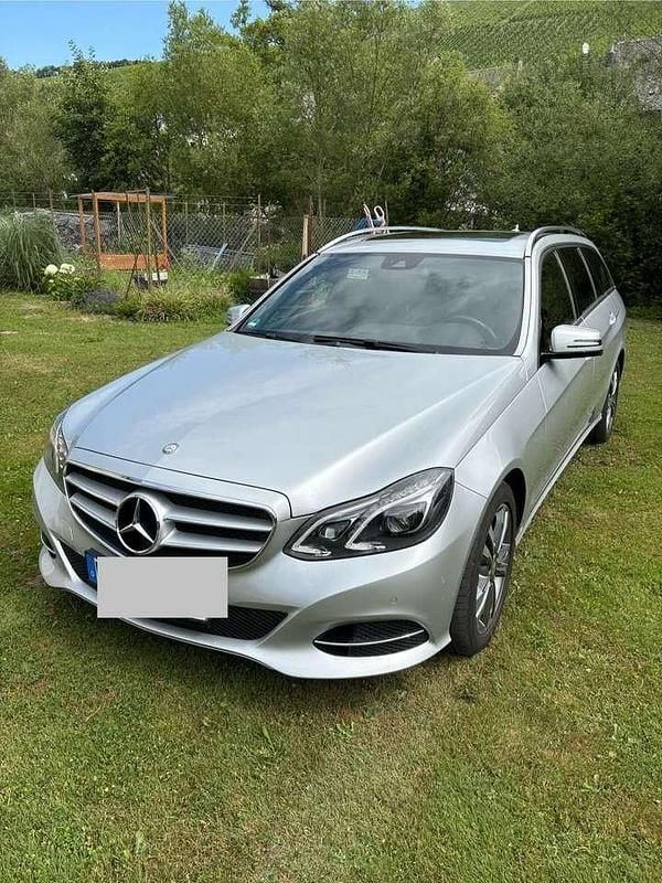Silber Gebraucht 2017 Mercedes E220 Kombi | 19.500 € (Superpreis) - Bild 1/4