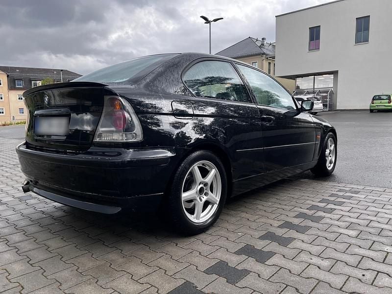 Gebraucht BMW 316 115 PS (84 kW) 2002 Schwarz Coupé
