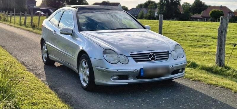 Grau Gebraucht 2001 Mercedes C230 Coupé | 3.650 € (Fairer Preis) - Bild 1/4