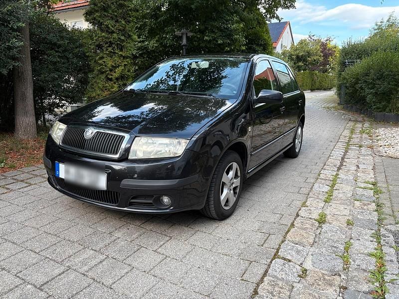 Schwarz Gebraucht 2007 Skoda Fabia Ambiente Limousine | 1.550 € (Teuer) - Bild 1/4