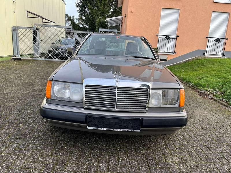 Gebraucht Mercedes 230 132 PS (97 kW) 1990 Anthrazit code 172 Coupé