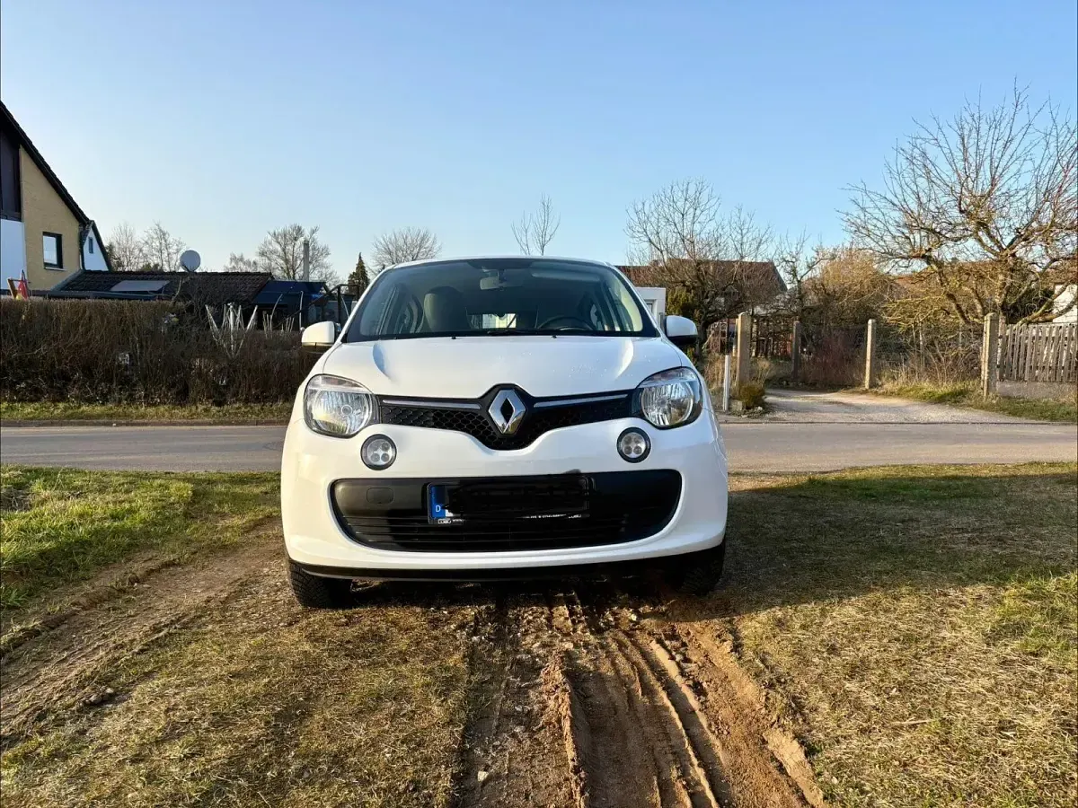 Second-hand Renault Twingo 90 CP (66 kW) 2015 Alb Hatchback