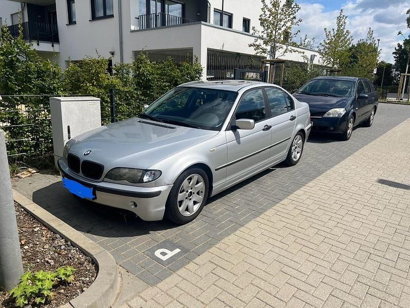 Silber Gebraucht 2005 BMW 318 Performance Limousine | 2.399 € (Guter Preis) - Bild 1/4