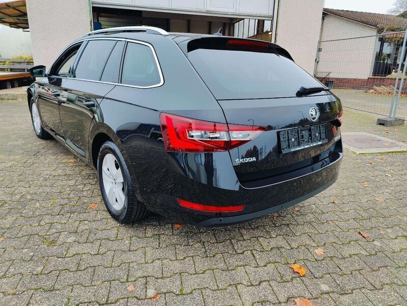 Gebraucht Skoda Superb Ambition 150 PS (110 kW) 2019 Schwarzmagic perleffekt Kombi