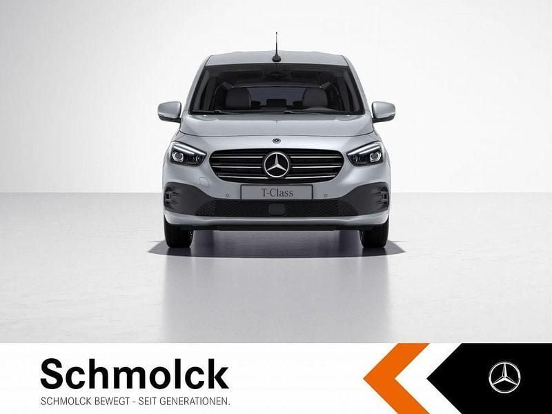 Gebraucht Mercedes T180 Progressive 131 PS (96 kW) 2024 Silber Van / Kleinbus