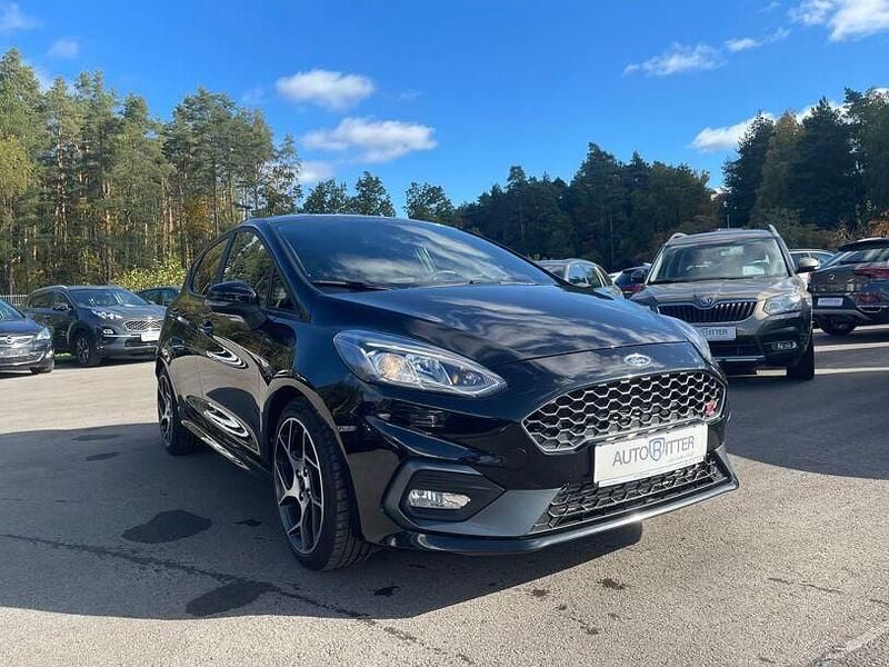 Iridiumschwarz metallic (metallic) Gebraucht 2019 Ford Fiesta ST Kleinwagen | 15.690 € (Fairer Preis) - Bild 1/4