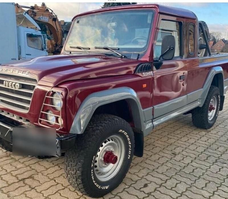 Rot Gebraucht 2010 Iveco Massif Abholung | 14.999 € - Bild 1/4