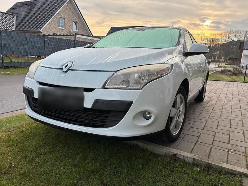 Gebraucht Renault Mégane 130 PS (95 kW) 2009 Weiß Limousine