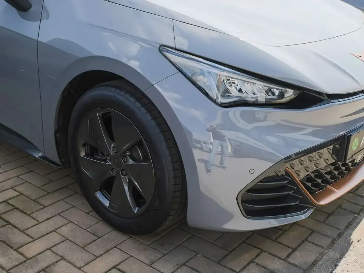 Gebraucht Cupra Born 150 kW (204 PS) 2024 Vaporgrau Kleinwagen