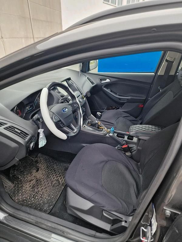 Gebraucht Ford Focus 120 PS (88 kW) 2015 Grau Kombi